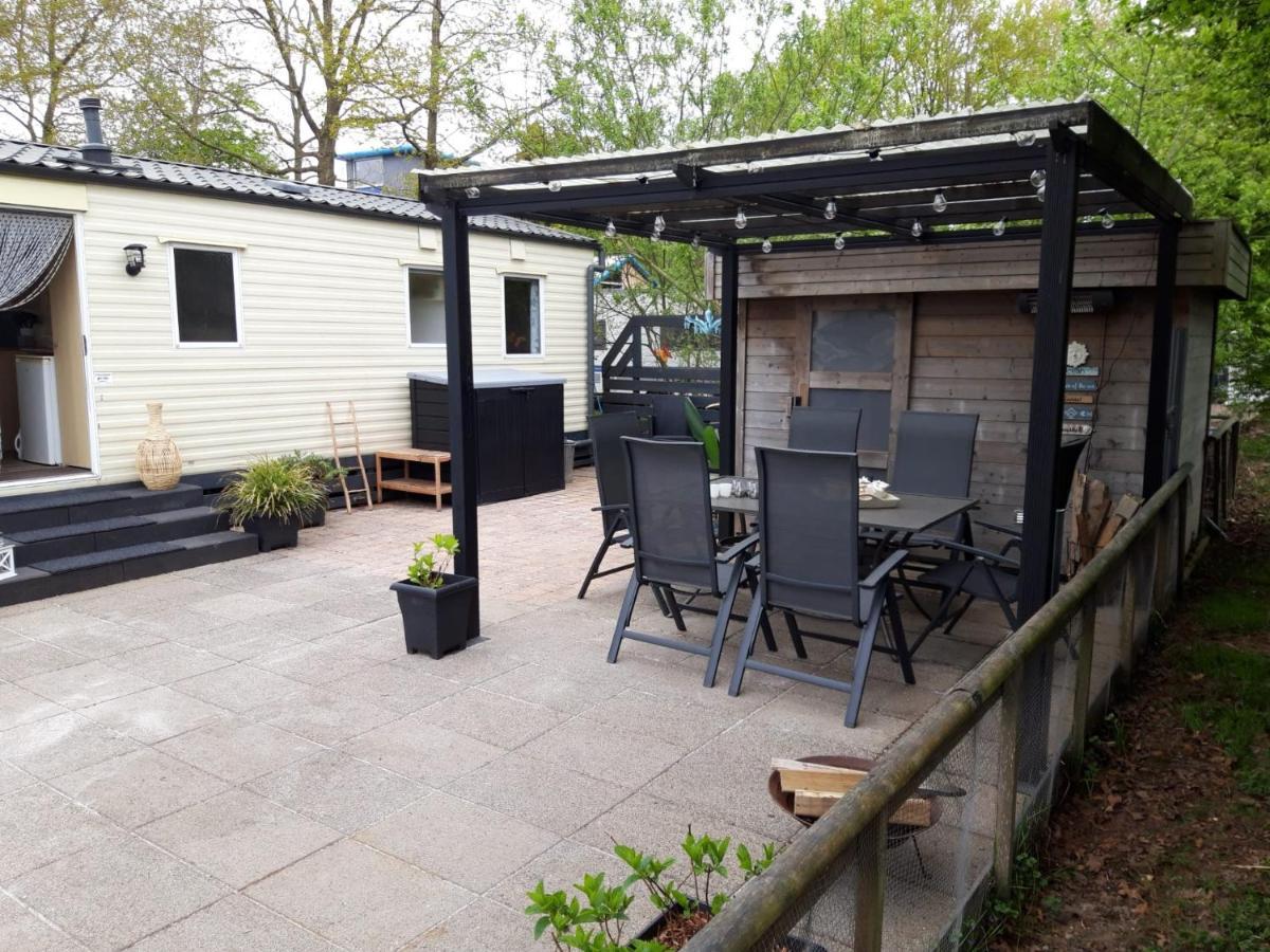 Ús twadde plakje op vakantiepark bergumermeer Suameer Exterior foto